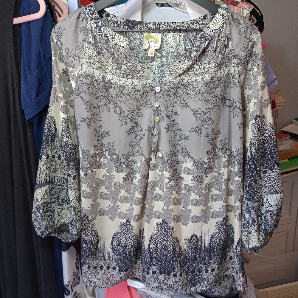 C) Fig and Flower Black and White Buttoned Bib Collar Blouse
